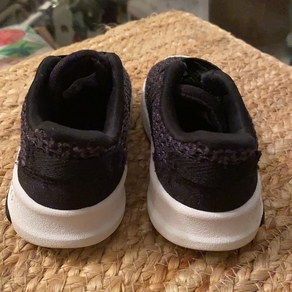 Adidas shoes!!! - Picture 5 of 6